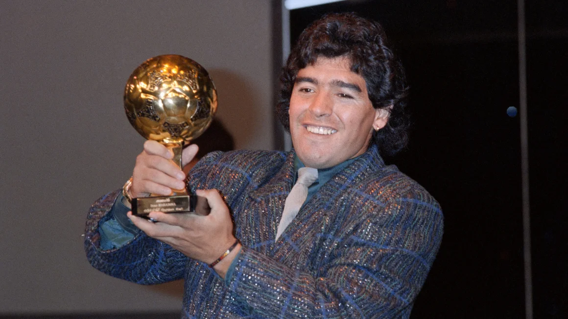 Trofi Bola Emas Diego Maradona hilang dalam keadaan yang tidak diketahui.