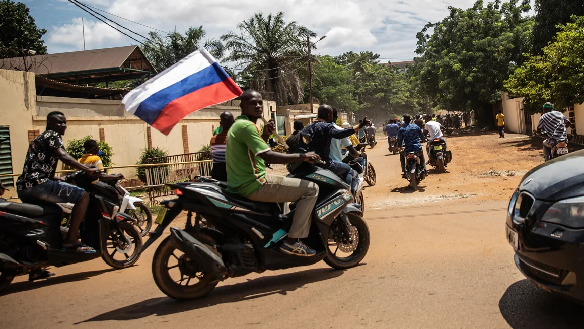 Rusia akan menambah jumlah instruktur militer di Burkina Faso