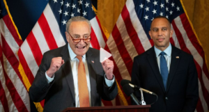 Schumer dan Jeffries, dua tokoh Demokrat teratas di Kongres, mendukung Harris 