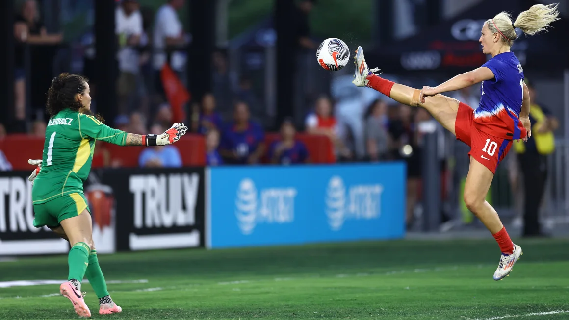 USWNT dimulai di Prancis sebagai tim yang sedang dalam masa transisi