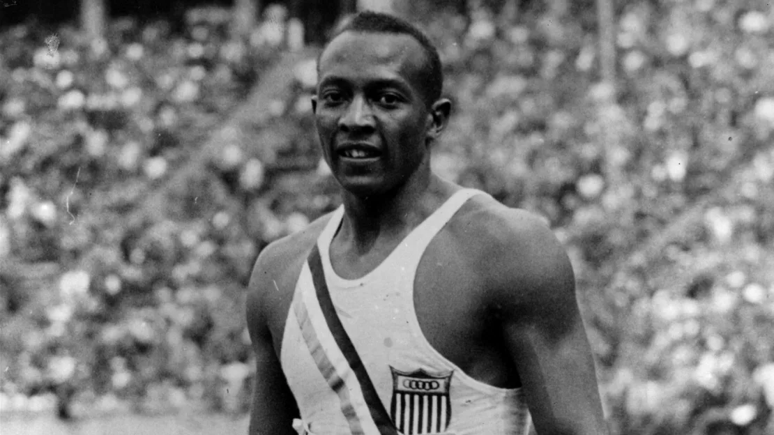 Prestasi Jesse Owens di Olimpiade 1936 adalah ‘jempol’ bagi Adolf Hitler