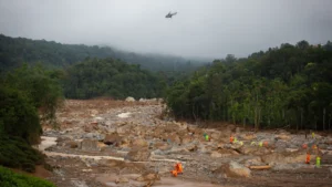 India mencari korban selamat setelah tanah longsor menewaskan lebih dari 150 orang di Kerala 