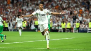 'Kylian Mbappé mencetak gol liga pertamanya untuk Real Madrid dalam kemenangan melawan Real Betis 